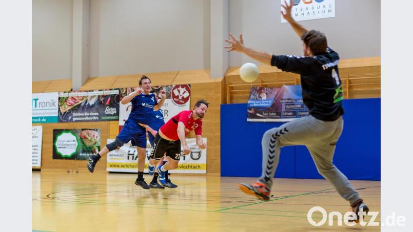 Christian Mösbauer steuerte zwei Treffer zum 39:24 Erfolg der HV-Männer gegen die TS Regensburg bei. Bild: Günter Uschold