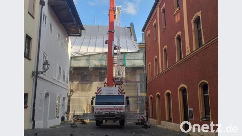 Der Mühlhof und die Lederergasse sind noch bis Mittwoch, 22. Januar, täglich von 6 bis 18 Uhr gesperrt. Grund dafür ist dieser mobile Kran. Bild: tk