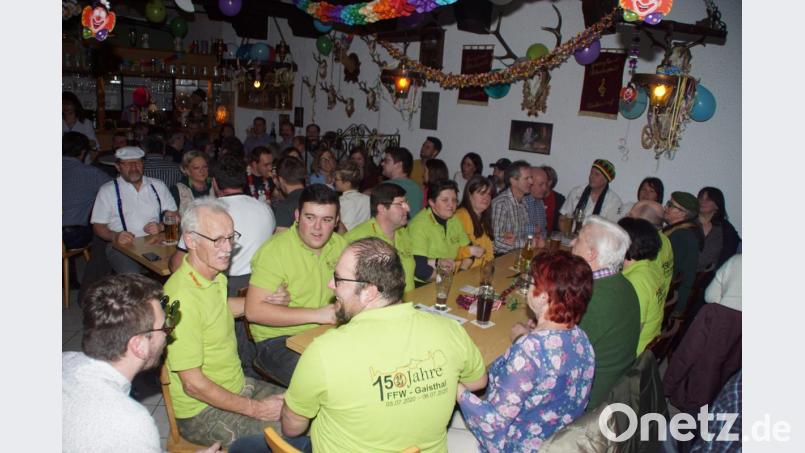 Ein volles Haus gab es am Samstag bei der &quot;Blechmusi-Fosnacht&quot; der Grenzland-Blaskapelle im ehemaligen Gasthof Bräu. Bild: mmj