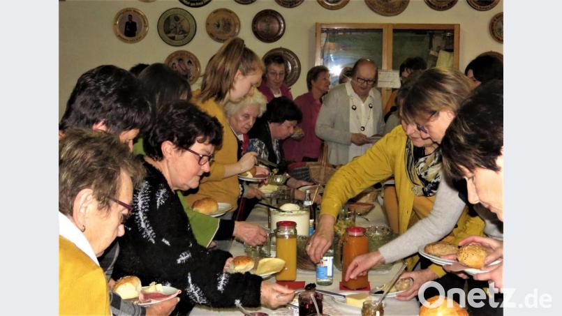 Großen Zuspruch beim Frauenfrühstück der SPD Pechbrunn-Groschlattengrün fand das aufgebaute Buffet. Bild: ubb