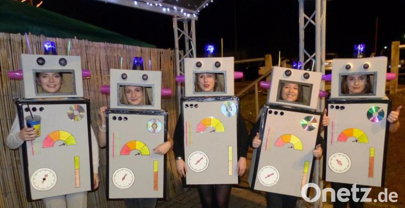 Für die Roboterinnen gab es bei der Maskenprämierung den ersten Preis. Bild: jp