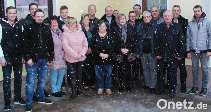 Keineswegs Schnee von gestern, absolut Neuschnee ist die wiederbelebte FWG. Die Stimmung war auch nicht frostig, eher war das Gegenteil der Fall. Nach der Nominierung stellten sich die Kandidaten optimistisch zum Gruppenfoto. Bild: ld