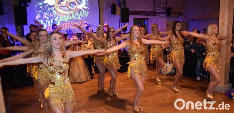 Golden glitzernde Kostüme und dazu ein "Golden Summer" mit Sommerhits aus vergangenen Jahrzehnten ist heuer das Motto der fünften Jahreszeit in Schmidmühlen. Bild: bö