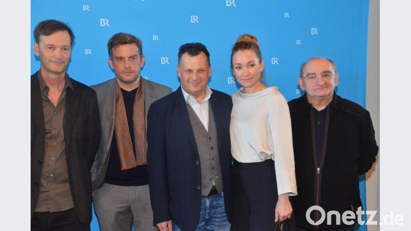 Sie alle wird Markus Schmid im August persönlich treffen: Regisseur Ed Herzog, Sebastian Bezzel (Franz Eberhofer), Gerhard Wittmann (Leopold Eberhofer), Lisa Maria Potthoff (Susi) und Sigi Zimmerschied (Herr Moratschek). Bild: Kunz