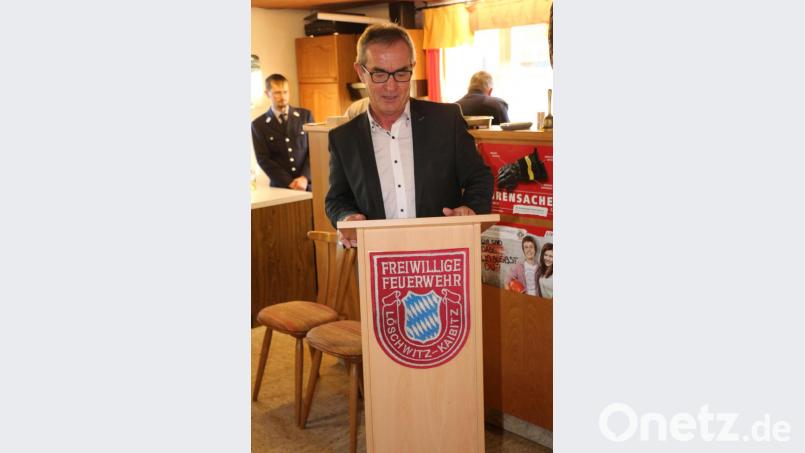 Bürgermeister Werner Nickl ist begeistert von der freiwilligen Feuerwerhr Löschwitz-Kaibitz. Für ihn ist die Notrufsäule eine tolle Sache und jeder Verein, der eine aufstellen will, kekommt von der Stadt Unterstützung, sicherte Nickl zu. Bild: rpp