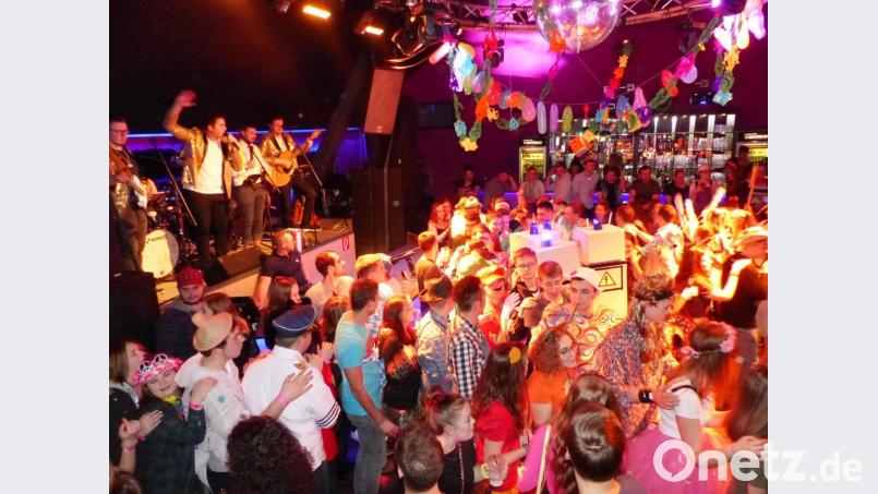 Zu einem Hexenkessel geriet die Disco Contrast beim Faschingsball der KLJB Wolfsfeld. Bild: jp