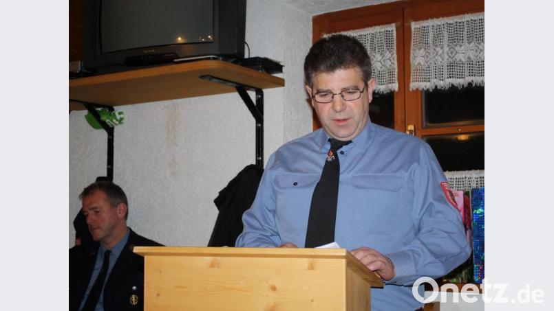 Kommandant Michael Hey und Vorsitzender Stefan Lex (links) ziehen in der Jahreshauptversammlung eine befriedigende Bilanz des Feilersdorfer Feuerwehrjahrs. Bild: bjp