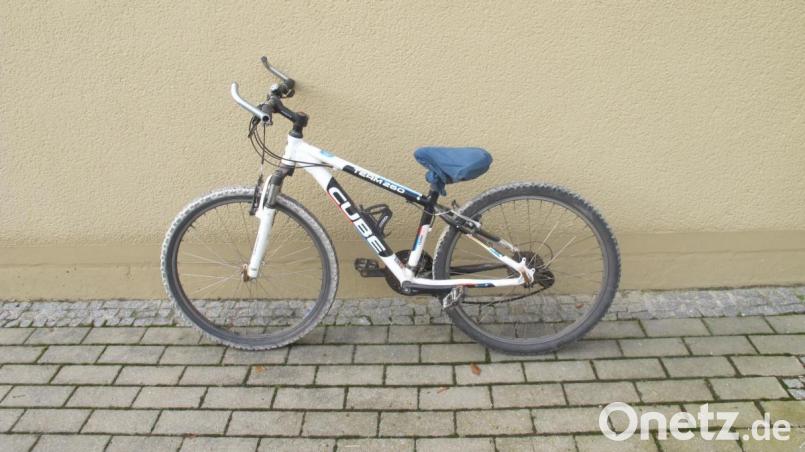 Drei Fahrräder stellte die Polizei bei einer Durchsuchung sicher. Bild: exb/Polizei