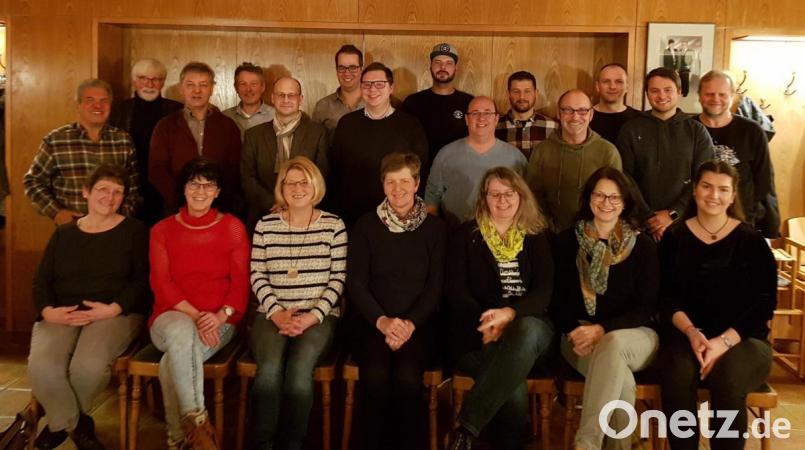 Die nominierten Kandidaten des SPD-Ortsvereines Edelsfeld zur Kommunalwahl. Es fehlen Heidi Wohlfahrt, Veronika RadlWohlfahrt, Georg Leugner-Gradl, Oliver Hauenstein und Georg Reiff. Bild: exb