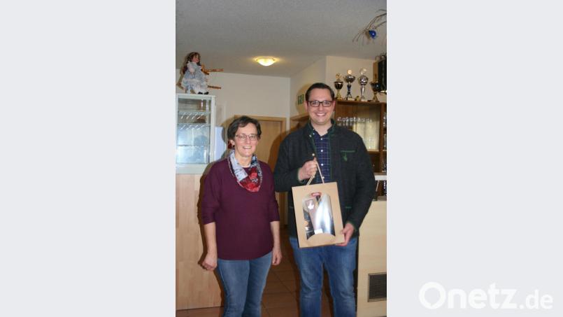 Stefan Weidinger und Team-Leiterin Maria Förster freuen sich über den großen Zuspruch beim ersten Treff des Seniorenclubs im neuen Jahr. Bild: gpa