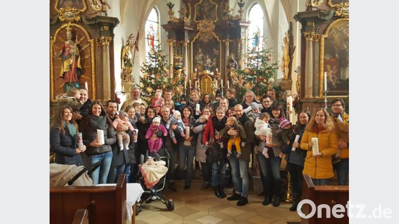 Gerne kamen die Eltern mit ihren Kleinen zum Dankgottesdienst in die St. Anna-Kirche. Bild: exb