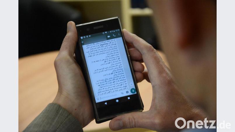 Dekan Wenrich Slenczka steht über Whatsapp in Kontakt mit dem 26-Jährigen, der immer wieder die „schlimme Lage in Kabul“ schildert. Bild: gsb