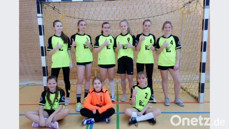 Das Team Mädchen III ist erfolgreich mit (hinten, von links) Eliza Wodarzyk, Gerda Nemeth, Leonie Ruhland, Alina Lang, Leonie Popp, Maya Kullmann sowie (vorne, von links) Anna Pausch, Johanna Heining und Milena Popp. Bild: exb/Susanne Antony