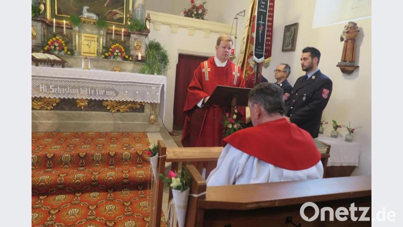 Für Stadtpfarrer Thomas Kraus war es der erste Gottesdienst an Sebastiani in der Filialkirche Schönreuth. Bild: jzk