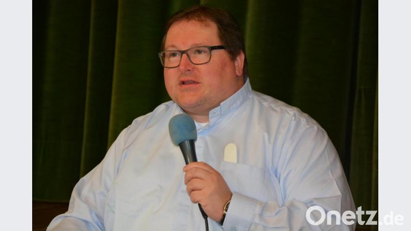 Pfarrer Sven Grillmeier zündete in seinem Vortrag „Freude am Glauben“ so manche Stimmungsrakete. Bild: jr