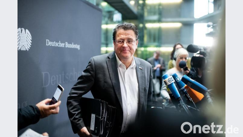 Der AfD-Bundestagsabgeordnete Stephan Brandner spricht mit Journalisten im Bundestag. Bild: Bernd von Jutrczenka
