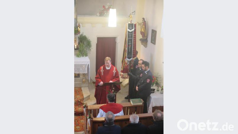 Für Stadtpfarrer Thomas Kraus war es der erste Gottesdienst an Sebastiani in der Filialkirche Schönreuth. Bild: jzk
