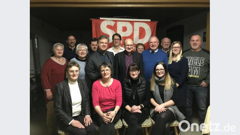 Die Mischung der Kandidaten der SPD Mantel stimmt. Unter anderem mit hohem Frauenanteil auf der Liste gehen die Genossen in den Kommunalwahlkampf. Bild: exb