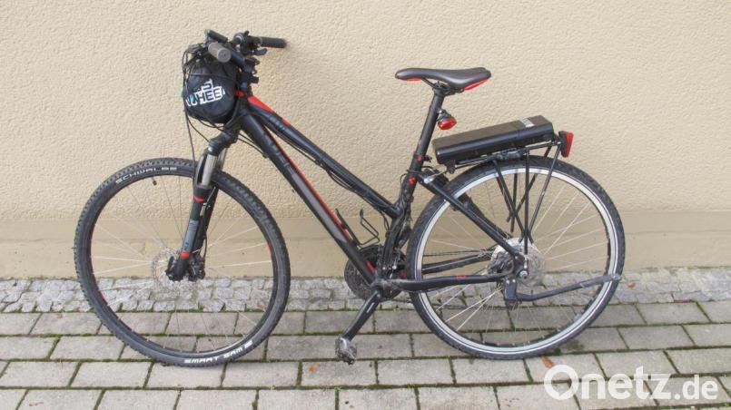 Drei Fahrräder stellte die Polizei bei einer Durchsuchung sicher. Bild: exb//Polizei