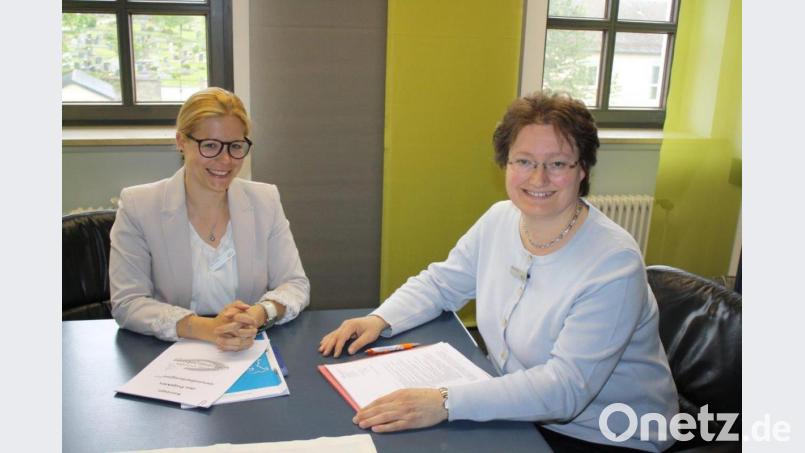 Das Team der "Gesundheitsregion Plus" im Landkreis Wunsiedel: Links Nina Ziesel, rechts Martina Busch. Bild: Landratsamt Wunsiedel/exb