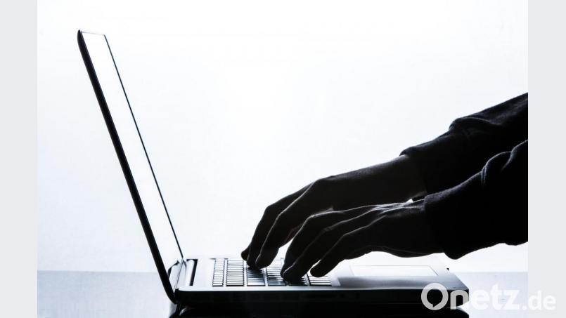 Ein Schmidmühlener fällt am Telefon auf einen Betrüger herein. Symbolbild: Silas Stein/dpa