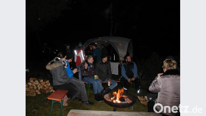Ein Fest war der Tiny-House-Winterzauber, das auch ohne Schnee märchenhaft schön war mit Hunderten von Lichtern, gemütlichem Plaudern an der Feuerschale, in der Hand einen Becher Punsch oder Glühwein. Bild: gis