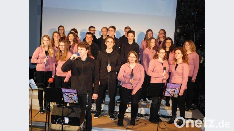 Die jungen Sänger des Evangelischen Freundeskreises Hof füllten auch heuer wieder mühelos die Kirchenlaibacher Dreifaltigkeitskirche. Bild: hai