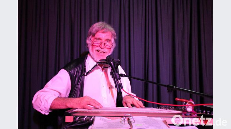 Der Kult-Musiker Zither-Manä gastiert am 1. Februar auf der Kleinkunstbühne im renovierten Obergeschoss der Mehrzweckhalle in Windischeschenbach. Bild: prh