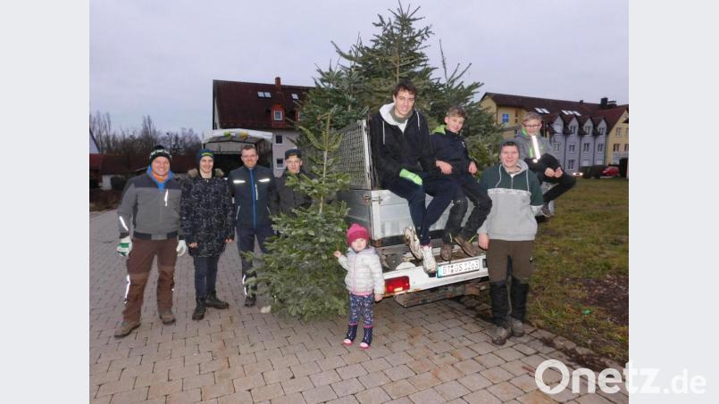 Die Mitglieder um Vorsitzenden Stefan Steininger (links) haben heuer einen kleinen Wald eingesammelt. Bild: hai