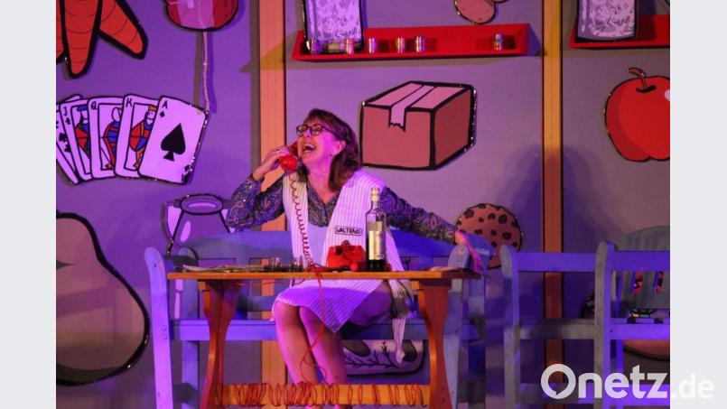 Am 3. und 4. Juli wird „Eine ganz heiße Nummer“ vom OVIGO-Theater im Innenhof von Schloss Burgtreswitz gespielt. Bild: exb