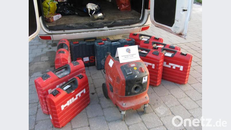 Das Foto zeigt einen Teil des Diebesgutes, das die Polizei sicherstellte. Bild: Verkehrspolizei Weiden