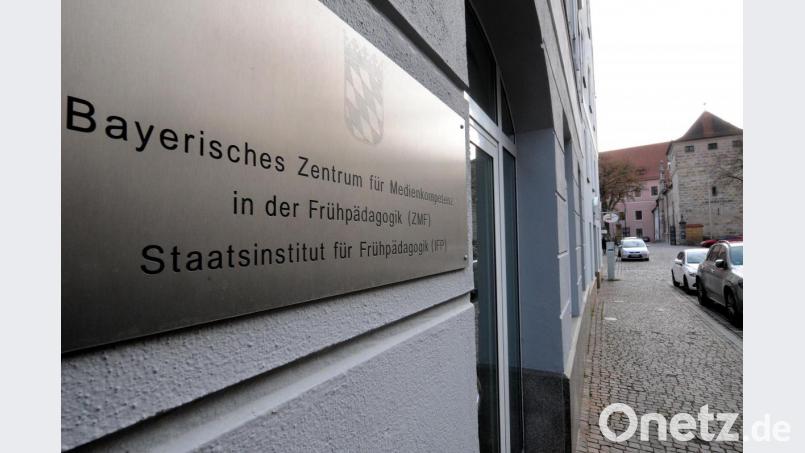 In der Regierungsstraße in Amberg (im Hintergrund das Landratsamt) hatte die Vorhut des Staatsinstituts für Frühpädagogik eine vorübergehende Bleibe gefunden. Bild: Stephan Huber