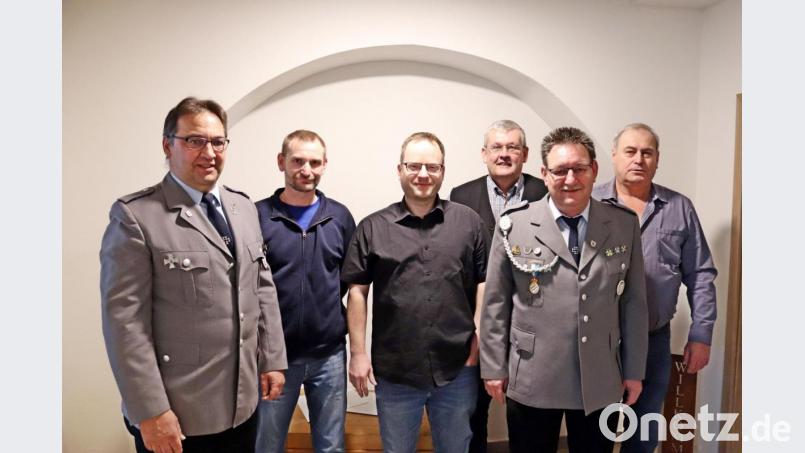 Nach den Ehrungen (von links): Zweiter Vorsitzender Ludwig Wittmann, Werner Frohnhöfer, Christian Begalke, Werner Gradl, Erster Vorsitzender Uwe Fischer und Willi Müller. Bild: jma