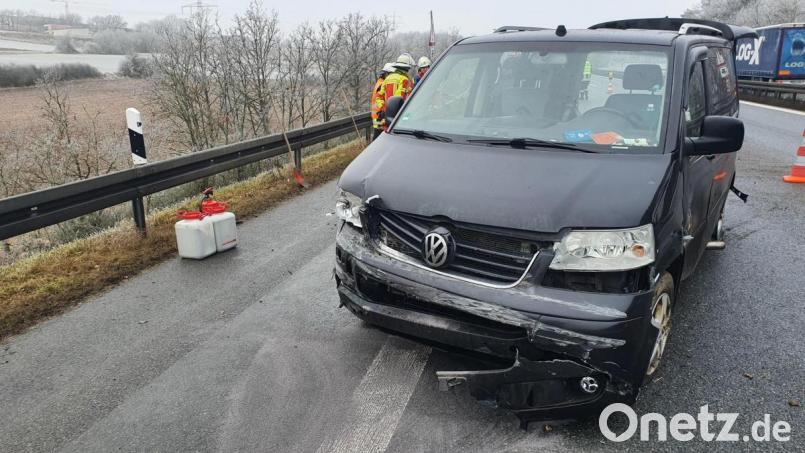 Gegen 10 Uhr krachte dieser VW am Mittwoch, 22. Januar, in die Leitplanke auf der Autobahn 6. Bild: blm