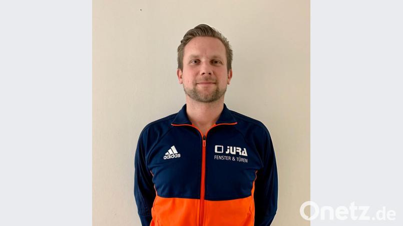 Trainer Thomas Baier ist stolz auf seine U19-Junioren und will, dass diese bei der bayerischen Futsal-Meisterschaft befreit aufspielen können. Bild: sne