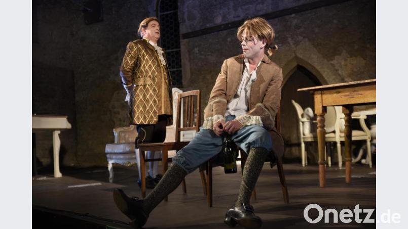 „Amadeus“ mit Rupert Grünbauer (links) als Antonio Salieri und Julian Struck als Mozart war der Renner der letztjährigen Burgfestspiele. Archivbild: Tobias Schwarzmeier