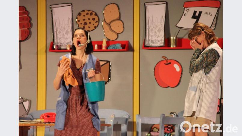 Am 3. und 4. Juli wird „Eine ganz heiße Nummer“ vom OVIGO-Theater im Innenhof von Schloss Burgtreswitz gespielt. Bild: exb