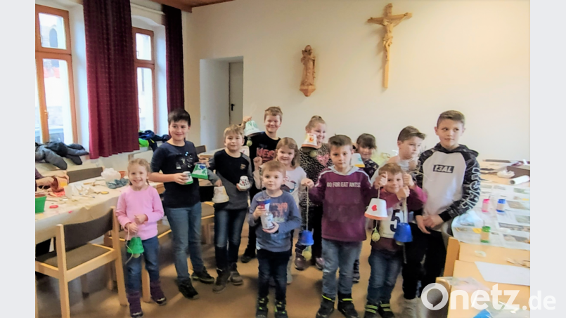 Die Futterhäuschen-Bastelaktion des OWV-Zweigvereins im Pfarrheim. Bild: tu