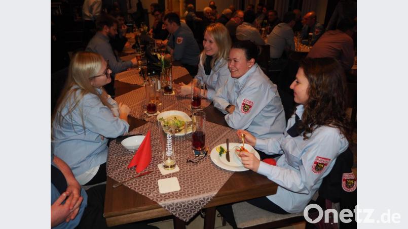 Sehr engagiert sind die Schlammersdorfer Feuerwehr-Frauen. Ihr letztjähriger Flohmarkt mit Weinfest kam sehr gut an, eine Wiederholung ist nicht ausgeschlossen. Bild: wmi