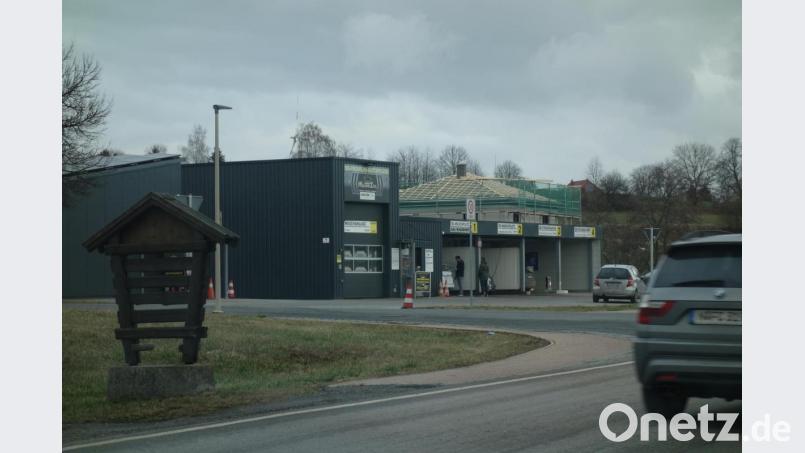 Die beiden Waidhauser Auto-Waschanlagen können nach einem einstimmigen Marktratsbeschluss künftig auch an Sonn- und Feiertagen bis 21 Uhr offen bleiben. Bild: fjo