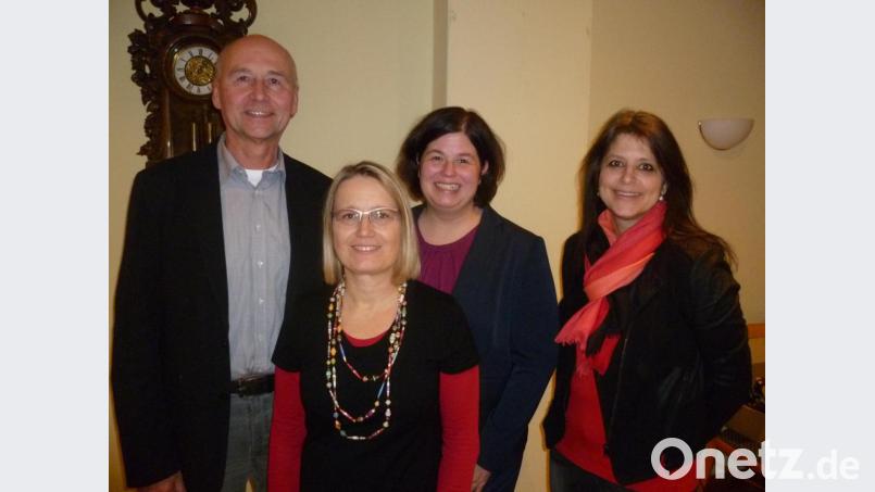 Sie führen den 213 Mitglieder starken BLLV-Kreisverband Amberg (von links): Schatzmeister Heinz Kotzbauer, Vorsitzende Tanja Fahrnholz und ihre beiden gleichberechtigten Stellvertreterinnen Anja Decker und Elke Schmidt. Bild: usc