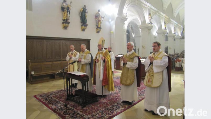 Die Geistlichen bei der Monatswallfahrt(von links): Pfarrer Martin Neumaier, Stadtpfarrer Georg Flierl, Abt Dr. Maximilian Heim OCist, Pater Klaus Kniffki SVD, Kaplan Daniel Fenk Bild: mdö