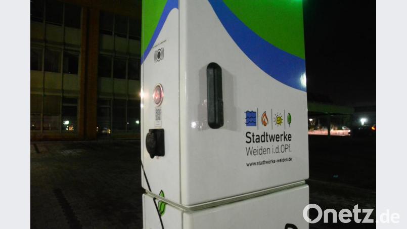 Die Nutzung der Stadtwerke-eigenen Stromladesäulen wird den E-Automobilisten ab 1. April berechnet. Bild: Kunz