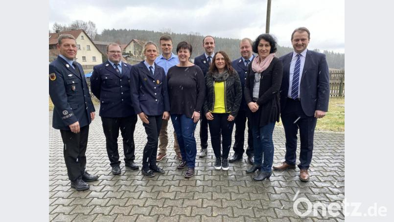 Für 25 Jahre Mitgliedschaft werden neben anderen die Mitglieder der ersten Damengruppe der Wehr geehrt. Bild: eig