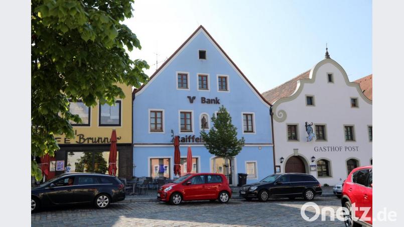 Die Raiffeisenbank plant ein neues Gebäude am Brunnfeld. Der Umzug weg vom Marktplatz scheint besiegelt. Bild: Gerhard Götz