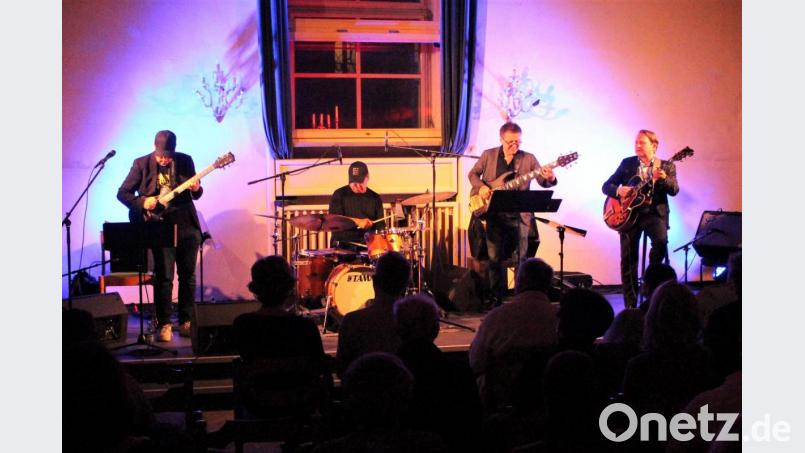 &quot;Jazz is back in town&quot; mit Paolo Morello aus Teublitz und seinen Weggefährten aus Schweden und Brasilien. Das Quartett gibt im Casino Saal ein Konzert der Superlative: Mitreißend, beschwingend, aber auch tiefgründig. Sambop heißt das Album und ist eine Empfehlung der Musik-Redaktion. Bild: Dagmar Williamson