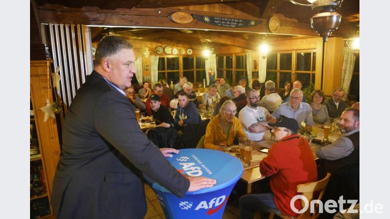 Roland Magerl bei der Einführung in die Programm-Vorstellung. Bild: Gabi Schönberger