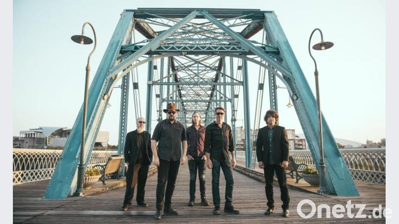 Aufgenommen im legendären Sam-Phillips-Recording-Studio in Memphis handelt es sich bei „The Unraveling“ um das mittlerweile zwölfte Studioalbum in der 23-jährigen Karriere der Drive-By Truckers. Bild: Pias/exb