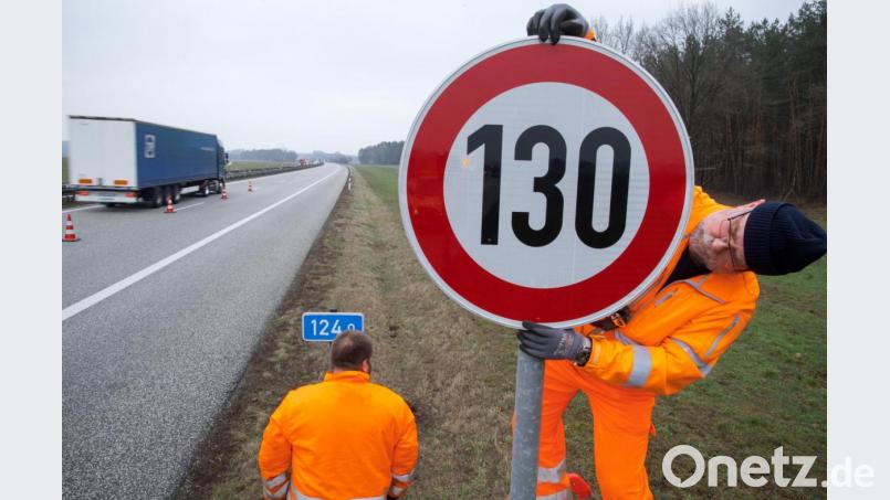 Ein allgemeines Tempolimit ist kurzfristig wohl nicht in Sicht. Der nun betonte "neutrale" Standpunkt des ADAC zu diesem Thema, rüttelt die Diskussion aber wieder auf. Symbolbild: Jens Büttner/dpa-Zentralbild/dpa