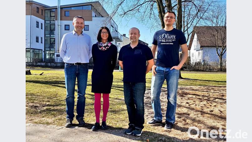 Philipp Wisnewski, Silvio Schömann, Marion Vogel und Konrektor Christian Hanauer (von links) haben in Zusammenarbeit mit Firmen und externen Partnern die erste Ausbildungsmesse an der Mittelschule organisiert. Archivbild: hai